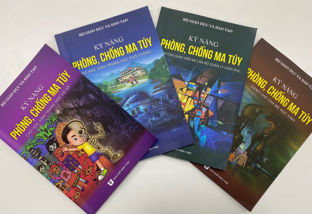 Bộ tài liệu trang bị kiến thức và kỹ năng cần thiết cho học sinh, phụ huynh và nhà trường nhằm phòng chống ma túy hiệu quả. 