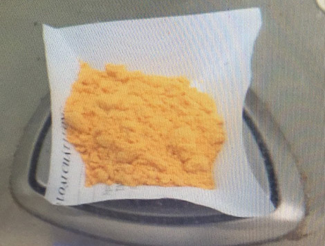 Ma túy bên trong gói “Crispy Fruit Mango” bị Công an quận 5 thu giữ.