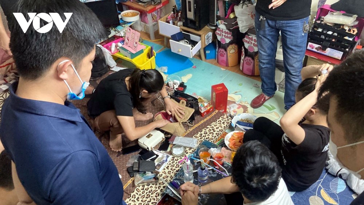 Lực lượng chức năng khám xét nhà thuê trọ của Lê Ngọc Cương