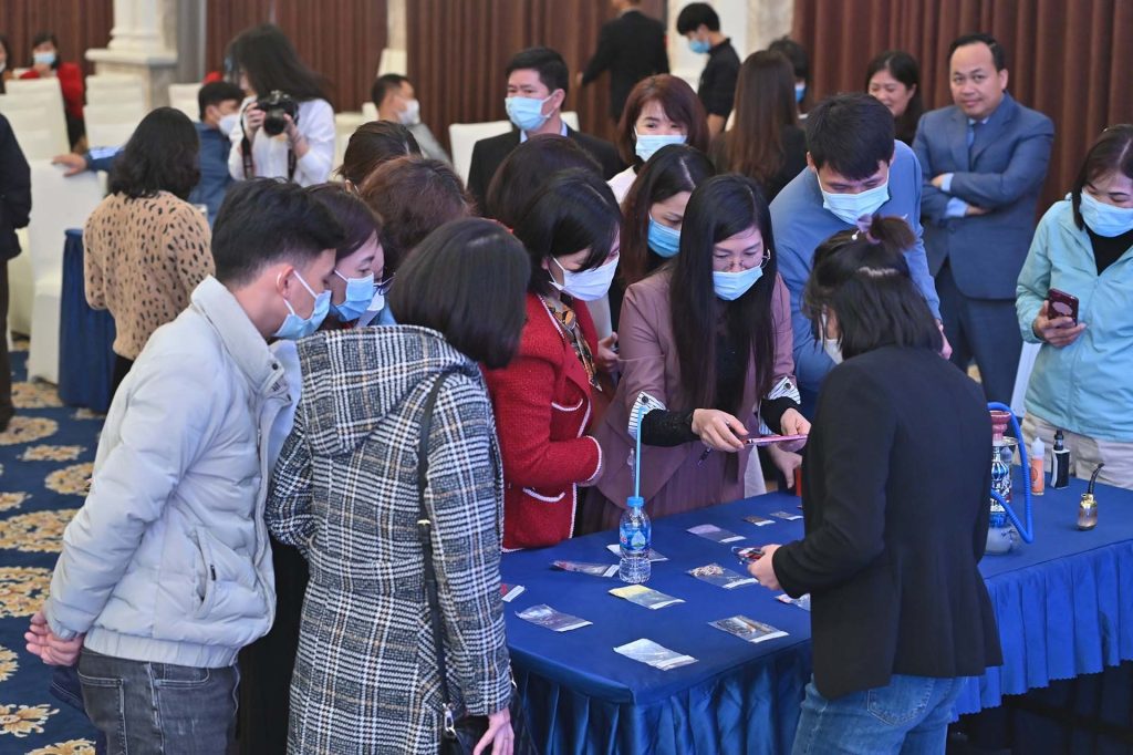 Các giáo viên, cán bộ quản lý, cán bộ Đoàn Đội được tập huấn về công tác phòng chống ma túy